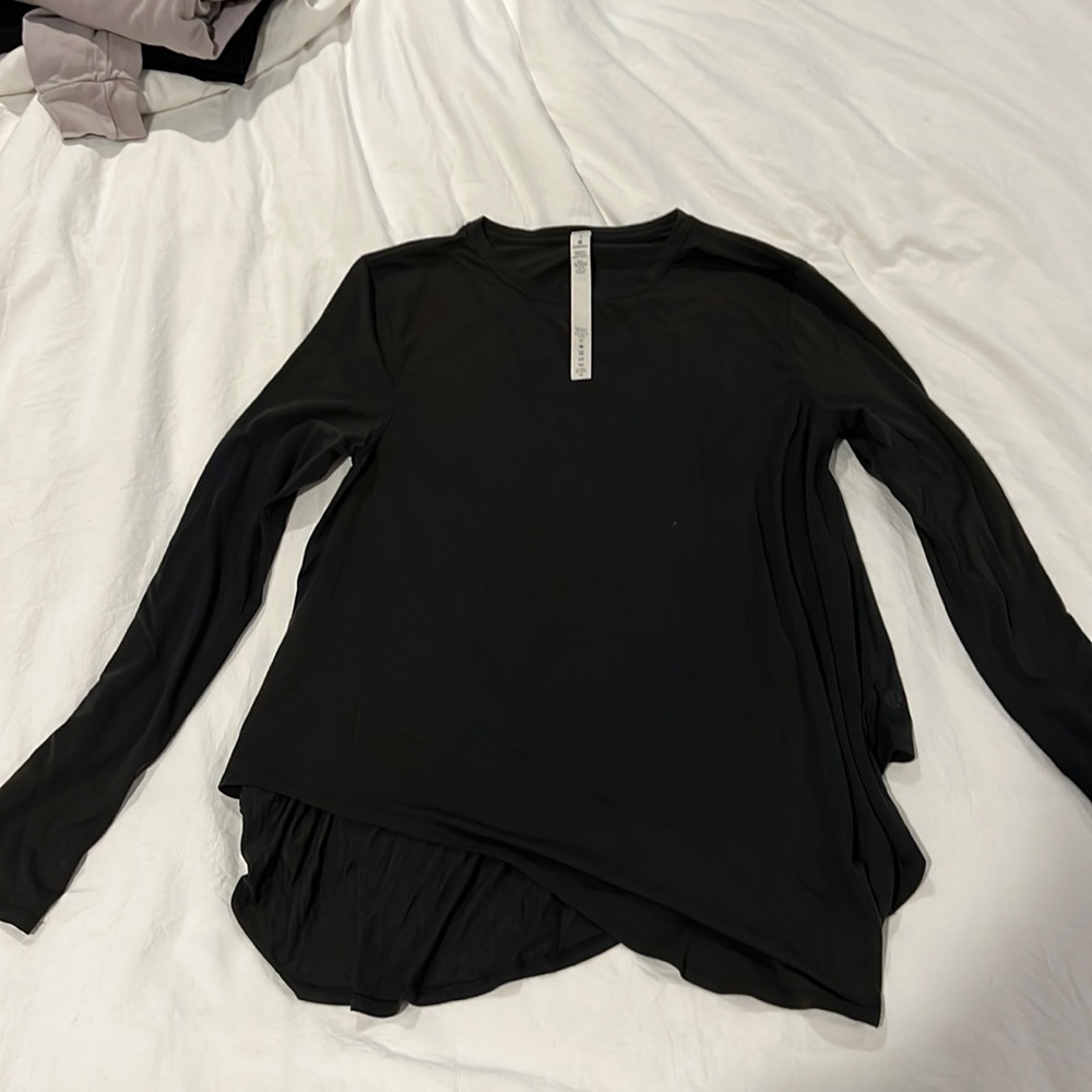 Lululemon sz 2 black shirt like new with edged bottom
